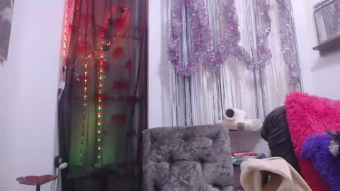 Snapshot of horny_mommy17 chatting on March 11, 2:07 pm armina online show from March 11, 2:07 pm
