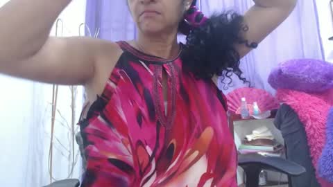 Snapshot of horny_mommy17 chatting on October 6, 12:35 pm armina online show from October 6, 12:35 pm