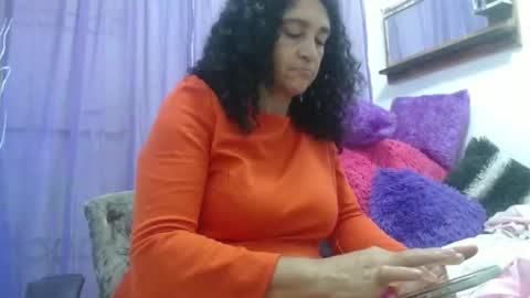 Snapshot of horny_mommy17 chatting on October 7, 12:52 am armina online show from October 7, 12:52 am