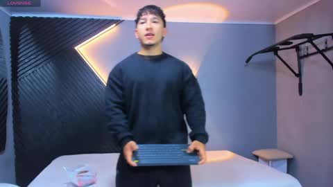 horny_nick18 online show from May 1, 11:48 am