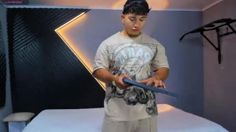 horny_nick18 online show from May 2, 11:37 am