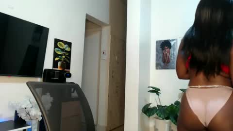 Snapshot of horny_princcess chatting on February 19, 9:14 pm horny_princcess online show from February 19, 9:14 pm