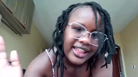 Snapshot of horny_sexxy_babe chatting on October 28, 7:01 am Lucy online show from October 28, 7:01 am