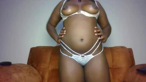 Snapshot of horny_sexxy_babe chatting on November 26, 8:43 pm Lucy online show from November 26, 8:43 pm