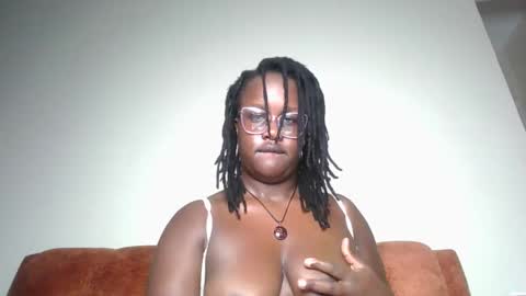 Snapshot of horny_sexxy_babe chatting on December 20, 1:23 am Lucy online show from December 20, 1:23 am