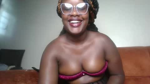 Snapshot of horny_sexxy_babe chatting on January 6, 11:14 am Lucy online show from January 6, 11:14 am