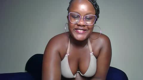 Snapshot of horny_sexxy_babe chatting on February 7, 11:41 pm Lucy online show from February 7, 11:41 pm