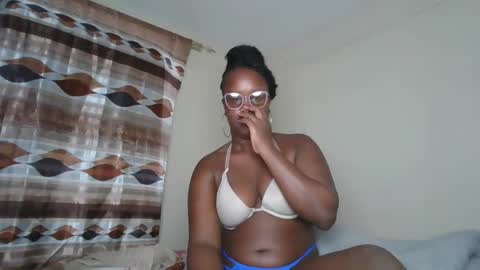 Snapshot of horny_sexxy_babe chatting on February 11, 12:21 pm Lucy online show from February 11, 12:21 pm