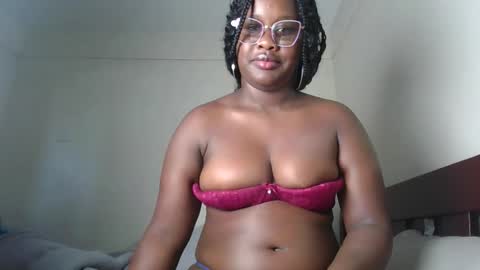 Snapshot of horny_sexxy_babe chatting on February 12, 1:17 pm Lucy online show from February 12, 1:17 pm