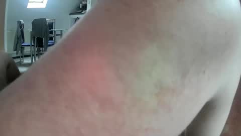 Snapshot of hornyandi1981 chatting on January 18, 9:35 am Andi online show from January 18, 9:35 am