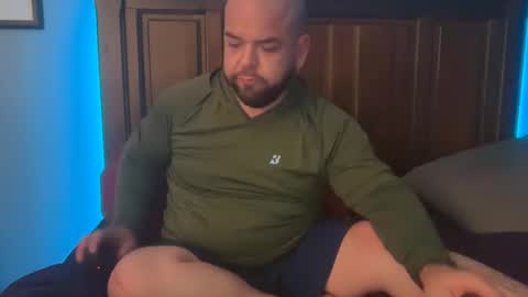 Snapshot of hornybear116712 chatting on March 29, 2:33 am Horny Bear Daddy online show from March 29, 2:33 am