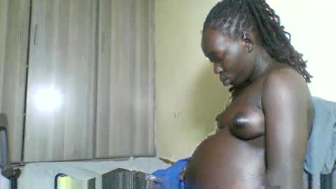 Snapshot of hornybebz chatting on September 28, 9:09 pm Yvy online show from September 28, 9:09 pm