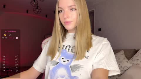 Snapshot of hornybunnyss chatting on January 8, 5:59 pm Sonya online show from January 8, 5:59 pm