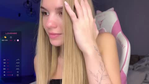 Snapshot of hornybunnyss chatting on January 30, 8:53 pm Sonya online show from January 30, 8:53 pm