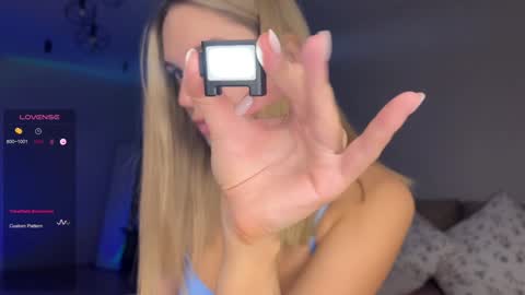 Snapshot of hornybunnyss chatting on February 3, 6:39 pm Sonya online show from February 3, 6:39 pm