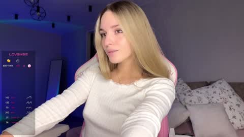 Snapshot of hornybunnyss chatting on February 5, 2:37 pm Sonya online show from February 5, 2:37 pm
