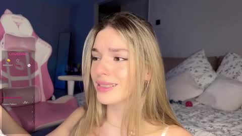 Snapshot of hornybunnyss chatting on February 17, 6:48 pm Sonya online show from February 17, 6:48 pm