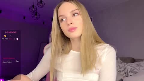Snapshot of hornybunnyss chatting on February 22, 2:52 pm Sonya online show from February 22, 2:52 pm