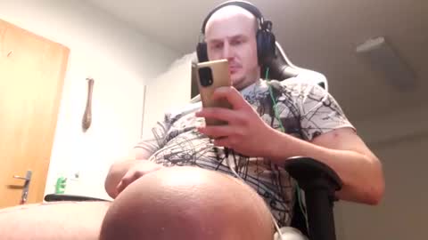 Snapshot of hornycock_1993 chatting on December 13, 1:01 pm hornycock_1993 online show from December 13, 1:01 pm