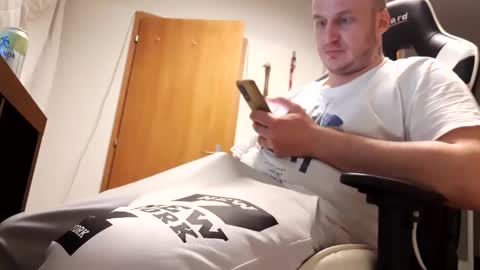 Snapshot of hornycock_1993 chatting on February 5, 5:52 am hornycock_1993 online show from February 5, 5:52 am