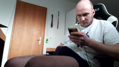 Snapshot of hornycock_1993 chatting on February 13, 7:13 am hornycock_1993 online show from February 13, 7:13 am