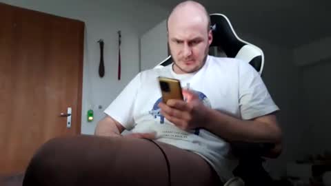 Snapshot of hornycock_1993 chatting on February 13, 3:46 pm hornycock_1993 online show from February 13, 3:46 pm