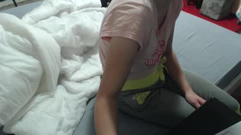 Snapshot of hornycouple21x chatting on October 19, 8:42 pm HornyCouple89 online show from October 19, 8:42 pm