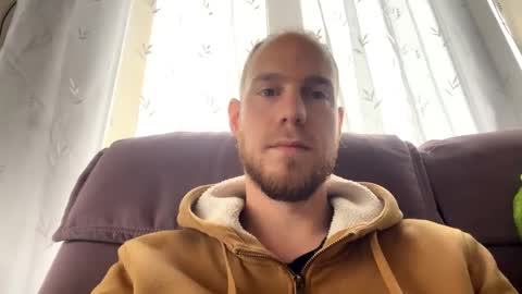 Snapshot of hornygaren chatting on December 29, 10:45 am zorander online show from December 29, 10:45 am