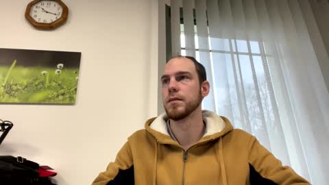 Snapshot of hornygaren chatting on January 24, 9:17 am zorander online show from January 24, 9:17 am