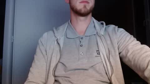 Snapshot of hornygaren chatting on October 3, 12:29 am zorander online show from October 3, 12:29 am