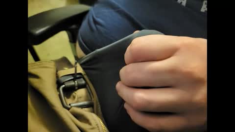 Snapshot of hornynpa chatting on April 2, 2:20 am Say hi if horny online show from April 2, 2:20 am