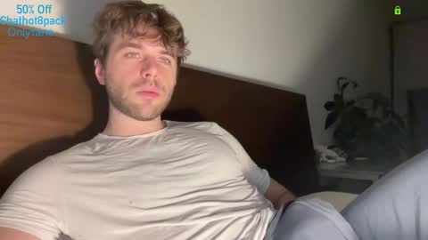 Snapshot of hot8pack01 chatting on February 12, 11:33 pm Edward aka Wolf online show from February 12, 11:33 pm