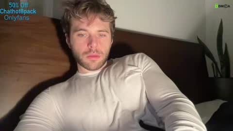 Snapshot of hot8pack01 chatting on February 15, 10:50 pm Edward aka Wolf online show from February 15, 10:50 pm