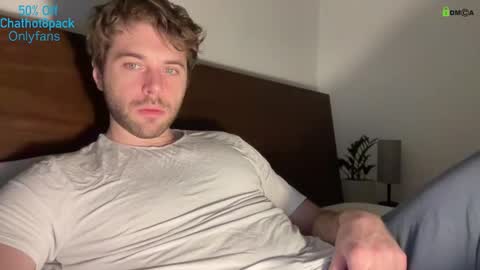 Snapshot of hot8pack01 chatting on February 18, 9:44 pm Edward aka Wolf online show from February 18, 9:44 pm