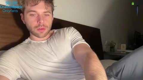 Snapshot of hot8pack01 chatting on February 22, 10:52 pm Edward aka Wolf online show from February 22, 10:52 pm