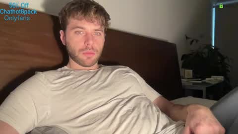 Snapshot of hot8pack01 chatting on February 25, 10:08 pm Edward aka Wolf online show from February 25, 10:08 pm