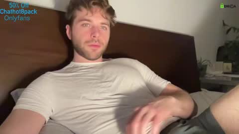 Snapshot of hot8pack01 chatting on March 5, 10:17 pm Edward aka Wolf online show from March 5, 10:17 pm