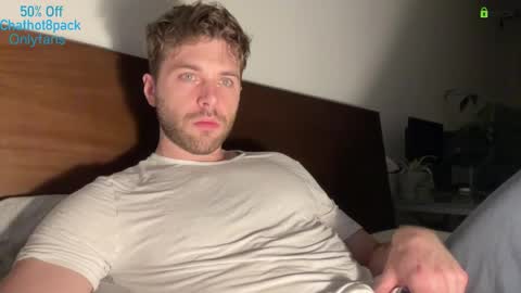 Snapshot of hot8pack01 chatting on March 18, 3:42 am Edward aka Wolf online show from March 18, 3:42 am