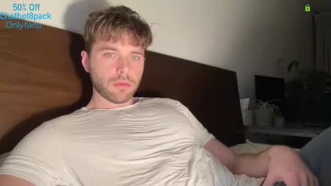 Snapshot of hot8pack01 chatting on March 20, 12:15 am Edward aka Wolf online show from March 20, 12:15 am