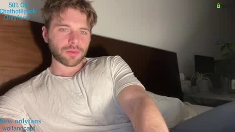 Snapshot of hot8pack01 chatting on March 31, 4:02 am Edward aka Wolf online show from March 31, 4:02 am