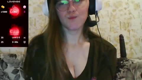 Snapshot of hot_agent chatting on February 5, 7:02 am Mia online show from February 5, 7:02 am