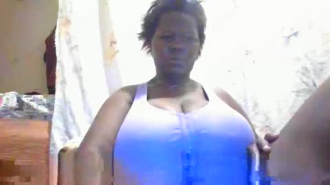 Snapshot of hot_alynn chatting on January 6, 9:46 am ALLYN online show from January 6, 9:46 am