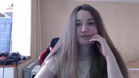 Snapshot of hot_angel_sky chatting on March 27, 3:12 pm Angel online show from March 27, 3:12 pm