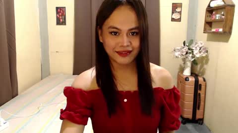 Snapshot of hot_babe0802 chatting on December 8, 1:25 pm HANNA online show from December 8, 1:25 pm