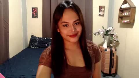 Snapshot of hot_babe0802 chatting on January 6, 9:43 pm HANNA online show from January 6, 9:43 pm