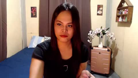 Snapshot of hot_babe0802 chatting on February 6, 9:53 am HANNA online show from February 6, 9:53 am