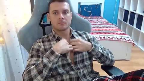 Snapshot of hot_cap_77 chatting on December 17, 5:30 pm hot_cap_77 online show from December 17, 5:30 pm