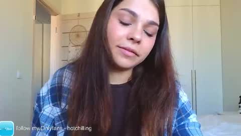 Snapshot of hot_chill__ chatting on March 30, 2:40 pm LiluCaroline online show from March 30, 2:40 pm