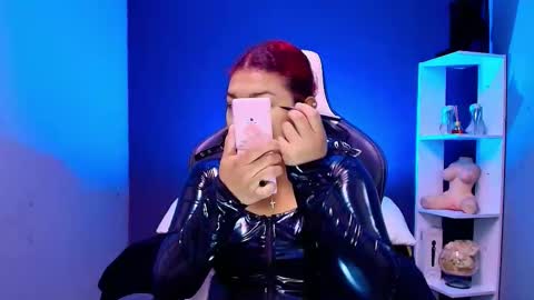 Snapshot of hot_chocolate_4u chatting on September 22, 12:18 pm hot chocolate 4u online show from September 22, 12:18 pm