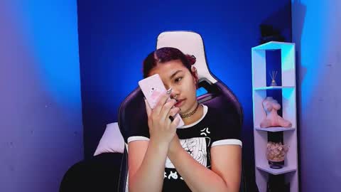 Snapshot of hot_chocolate_4u chatting on October 27, 12:20 pm hot chocolate 4u online show from October 27, 12:20 pm